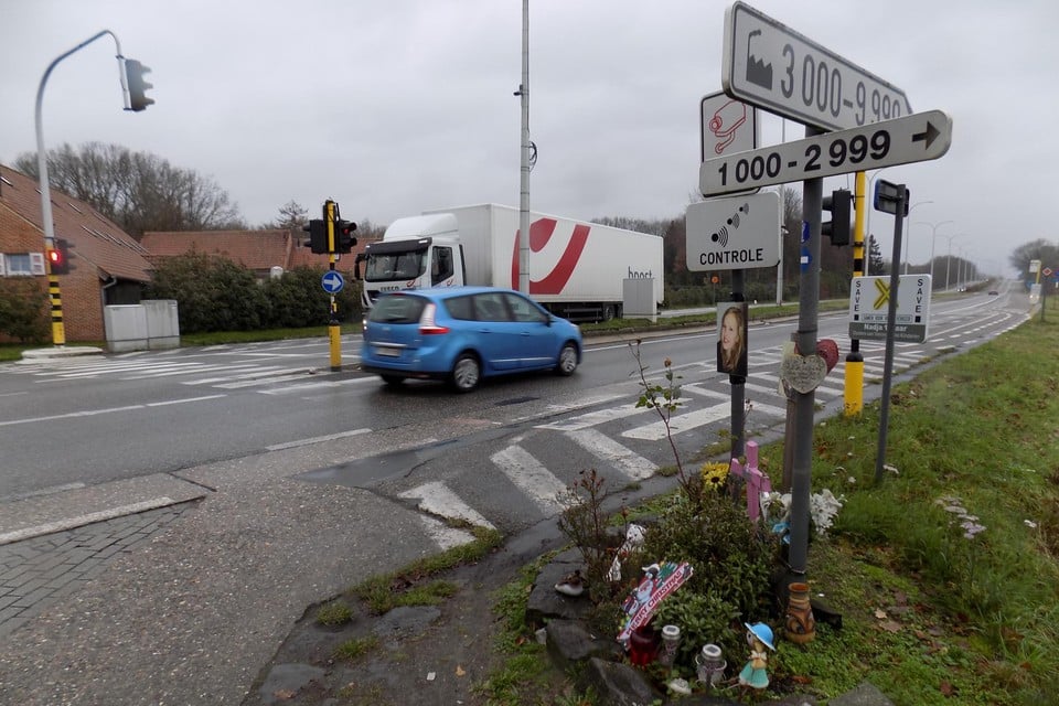 Op het gevaarlijk kruispunt kwam in mei 2013 fietsster Nadja Meeusen om het leven.