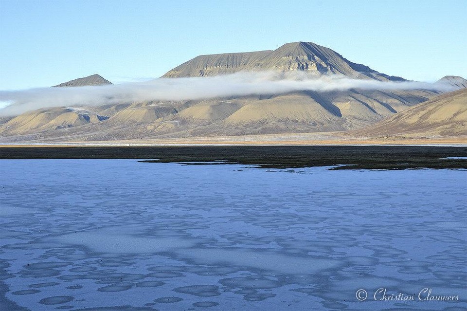 De smeltende poolgebieden zijn het symbool van de nefaste gevolgen van de klimaatopwarming, ‘mooi’ in beeld gebracht door Christian Clauwers. 