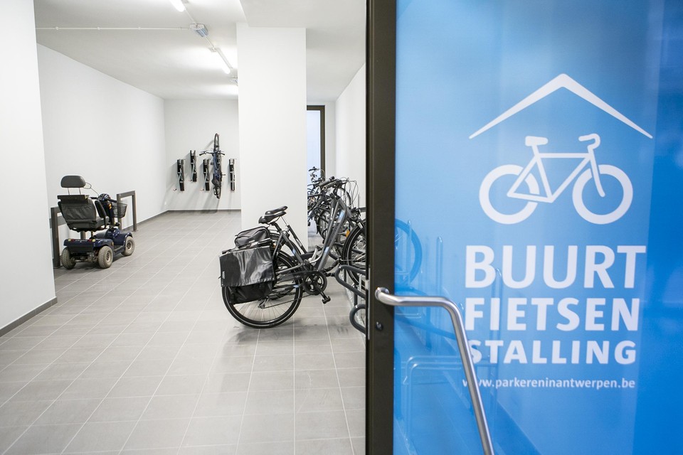 In een nieuwbouwproject in de Doornelei zijn 28 plekken voor fietsen van buurtbewoners geïntegreerd. 