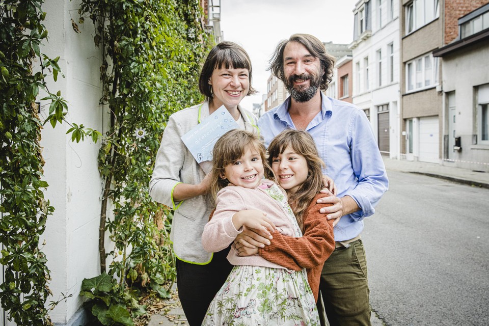 Sara De Saeger, Maarten Mallentjer en hun dochters Loes en Nina.