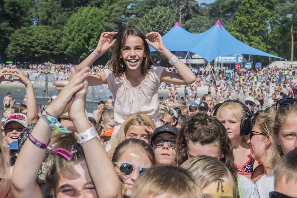 Pennenzakkenrock is traditioneel de afsluiter van het schooljaar.