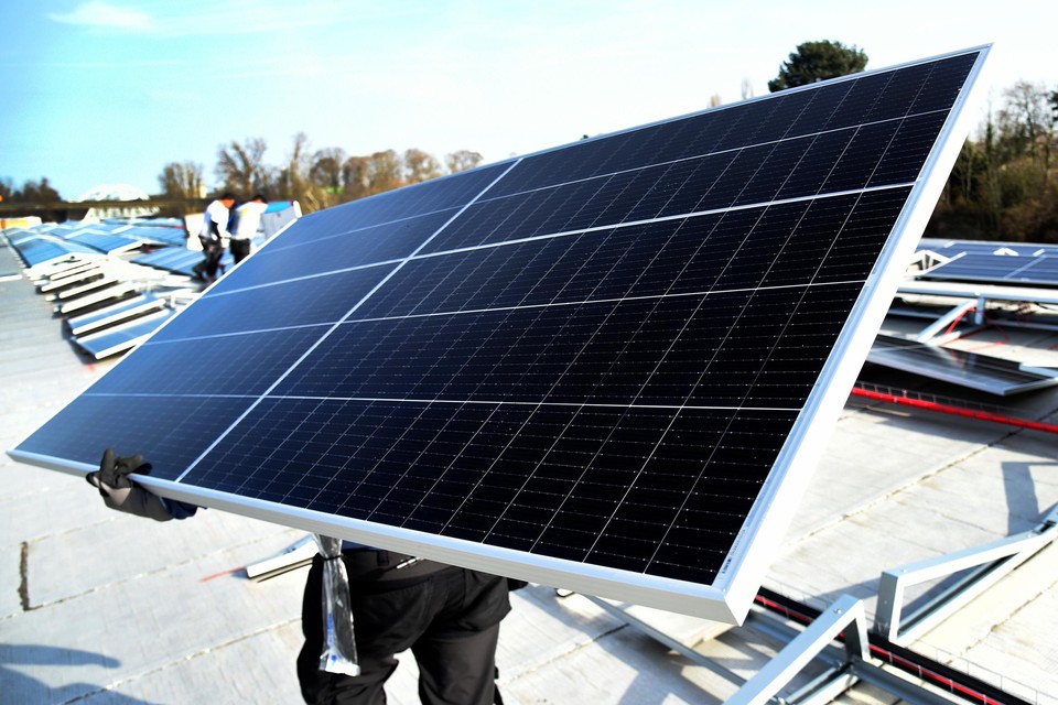 Zonnepanelen op publieke gebouwen kunnen eigendom van de burgers worden.