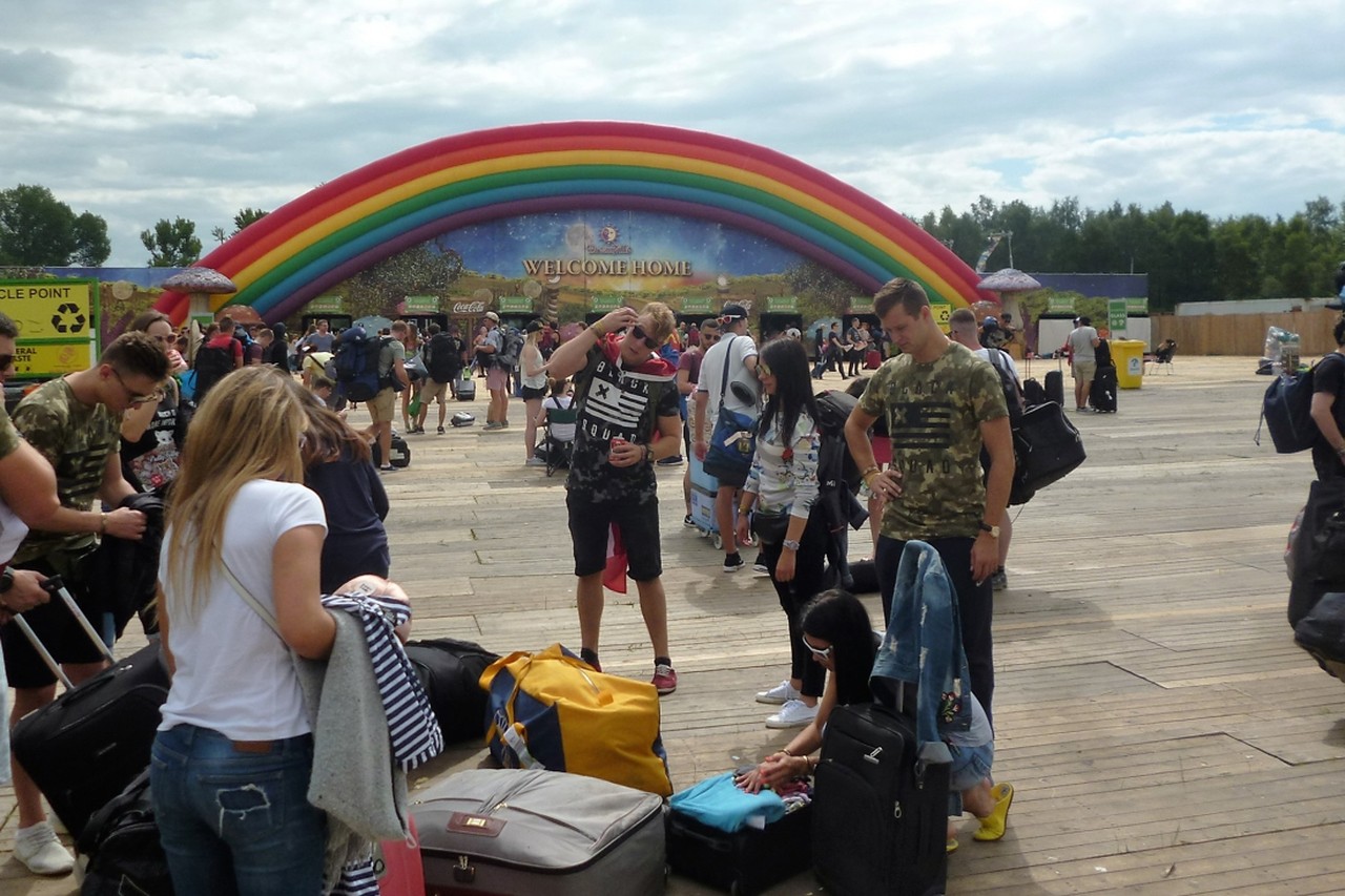 parallel Ronde lijden Vrijwilligers en studenten gezocht om achtergelaten campingmateriaal  Tomorrowland te recupereren (Boom) | Gazet van Antwerpen Mobile