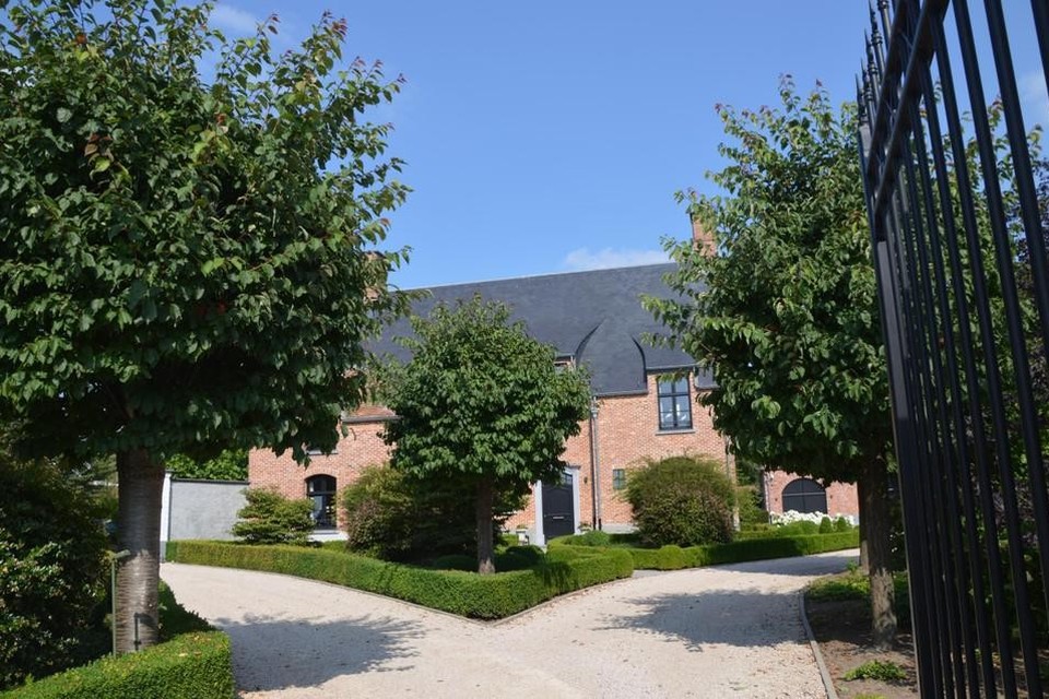 Deze villa blijft voorlopig staan. Normaal zou ze afgebroken worden voor appartementen.