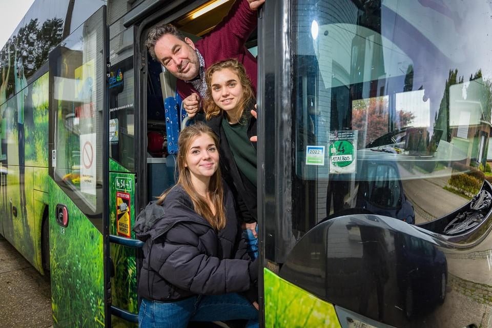 Autobussen Cannaerts uit Mechelen laat twee Turkse chauffeurs naar België komen.