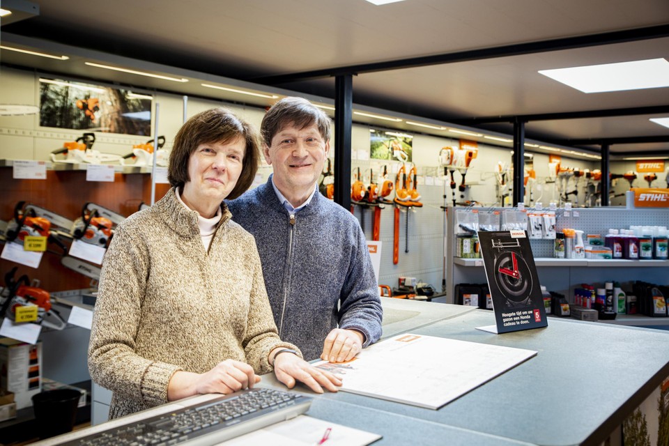 Christine Matheussen en haar man Jan Francken sluiten eind maart de handel in tuinmachines Rik Matheussen langs de Steenweg op Zevendonk in Turnhout.