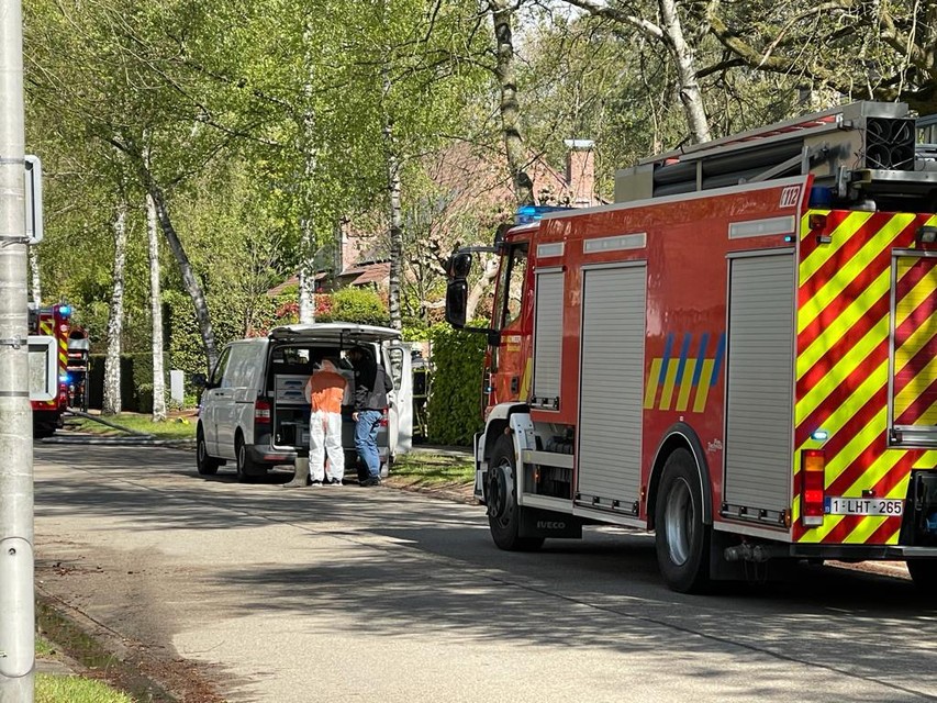 Een van de drie bewoners is naar het ziekenhuis gebracht met lichte rookintoxicatie.