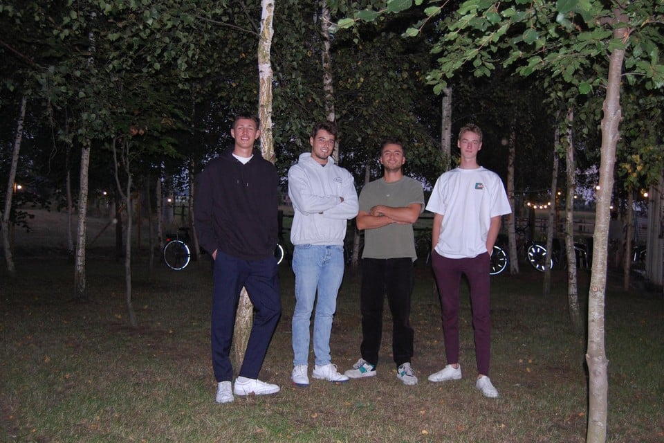 De vrienden van LLOSS in ’t Bos zijn klaar om te feesten in hun bos.
