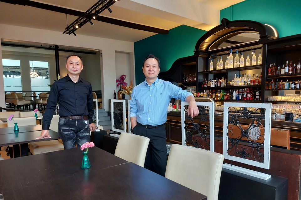 Ivan Wong en Kenny Man zijn de nieuwe uitbaters van het Elzenhof.