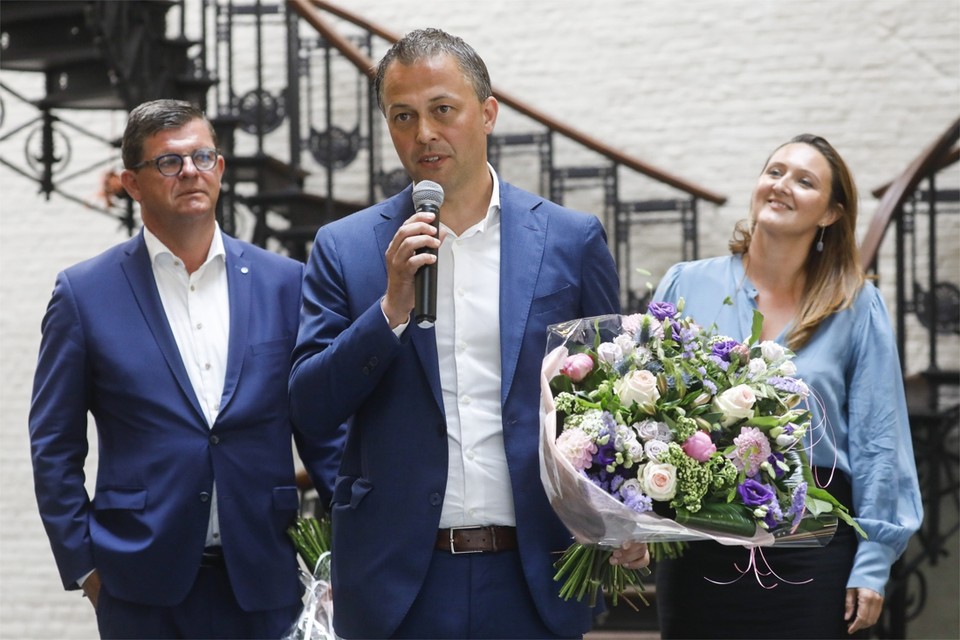Egbert Lachaert (midden) is de nieuwe voorzitter van Open Vld. Hij volgt Gwendolyn Rutten (rechts) op die de partij 8,5 jaar leidde. Lachaert haalde dubbel zoveel stemmen als favoriet Bart Tommelein (links). 