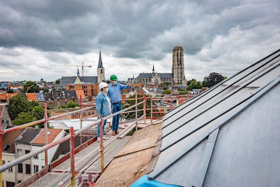 Vanop de stellingen heb je een mooi uitzicht over de stad.