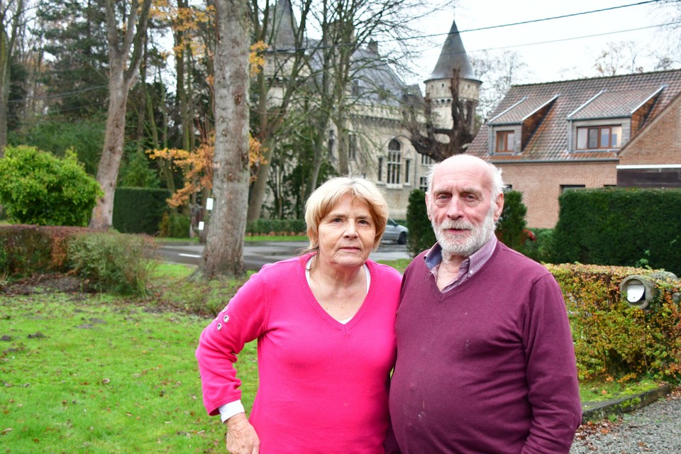 Jef en echtgenote Monique wonen in de schaduw van het kasteel.