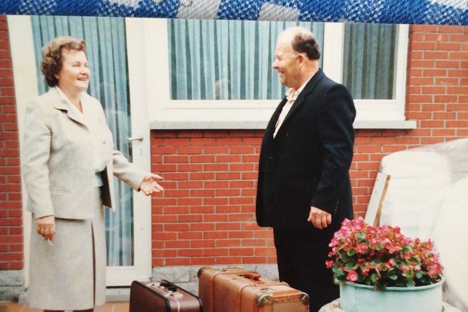 De foto die vanuit Oekraïne wordt doorgemaild, waarop Frida vermoedelijk met haar broer te zien is. Uit andere foto’s waarover een buur beschikt, blijkt ontegensprekelijk dat dit een beeld vanop hun terras in Schilde is waar Frida en Leon Verheyen-Jewitsch vroeger gewoond hebben.