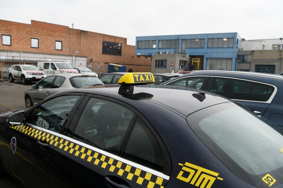 Taxi DTM failliet, vakbondsman Dirk vernam het verdict als eerste: “Mensen stonden te trillen, het kwam echt als een donderslag”