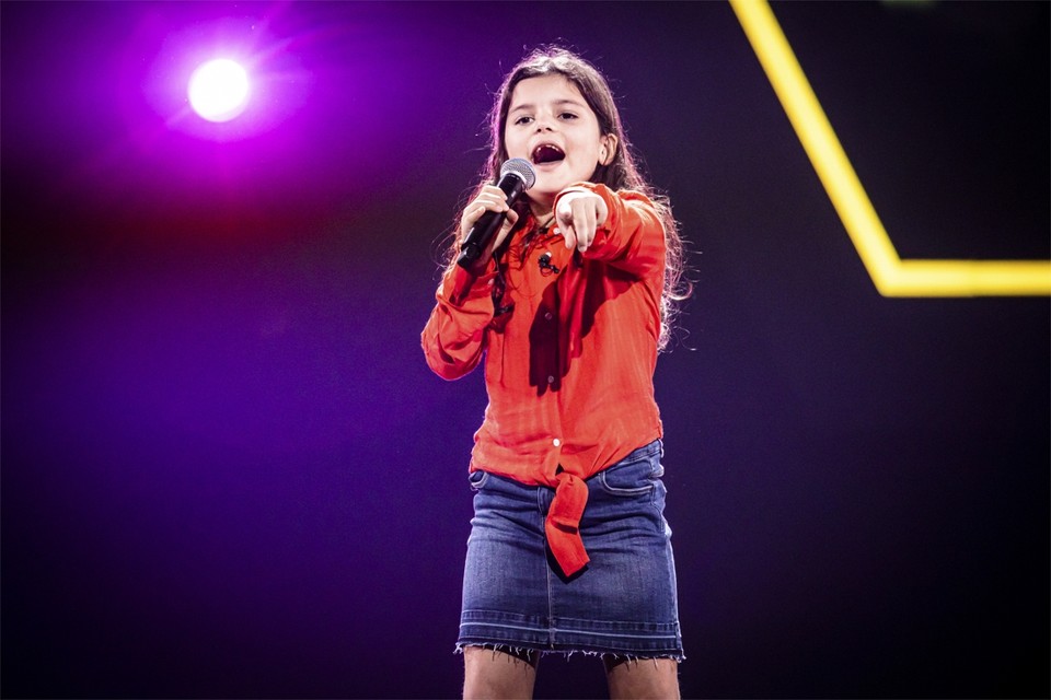 Jana Velo tijdens haar optreden bij ‘The Voice Kids’. 