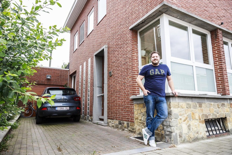 Nicolas Rycken laat kandidaat-kopers een bod uitbrengen onder gesloten omslag. Hij kocht zijn nieuwe huis op dezelfde manier. 