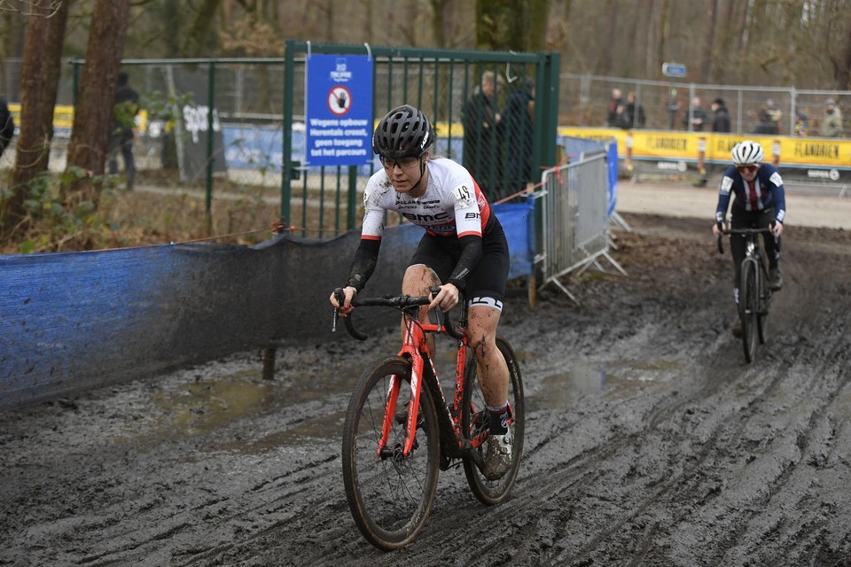 In Herentals werd Christine Verdonck gisteren twee ronden voor het einde als 21ste uit koers genomen.