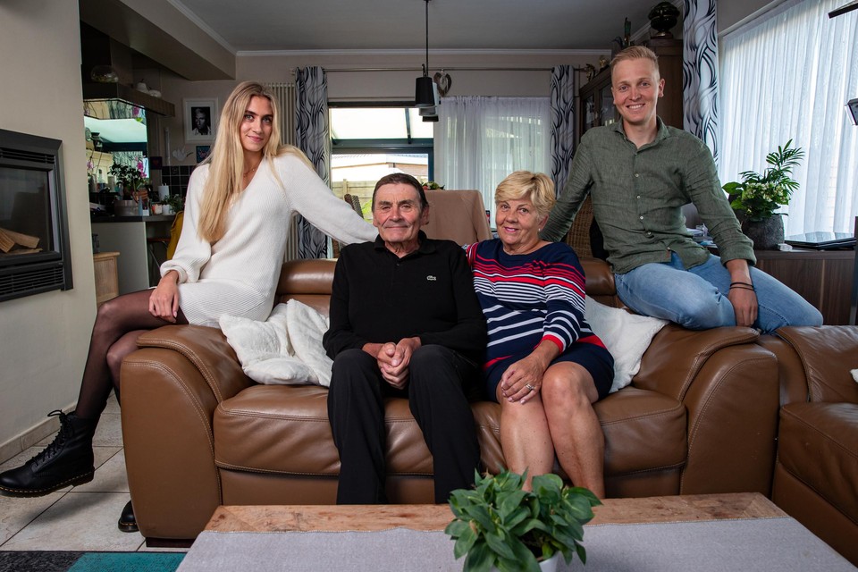 Familieportret in Ploegsteert: Cameron, Jean-Jacques, Chantal en Tim.
