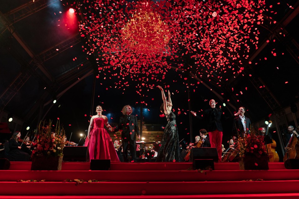 De finale van Carmen, hier in 2019 in Brasschaat. Het spektakel komt in het laatste weekend van de zomer naar Linkeroever, met uitzicht op ‘De Lichtjes van de Schelde’.