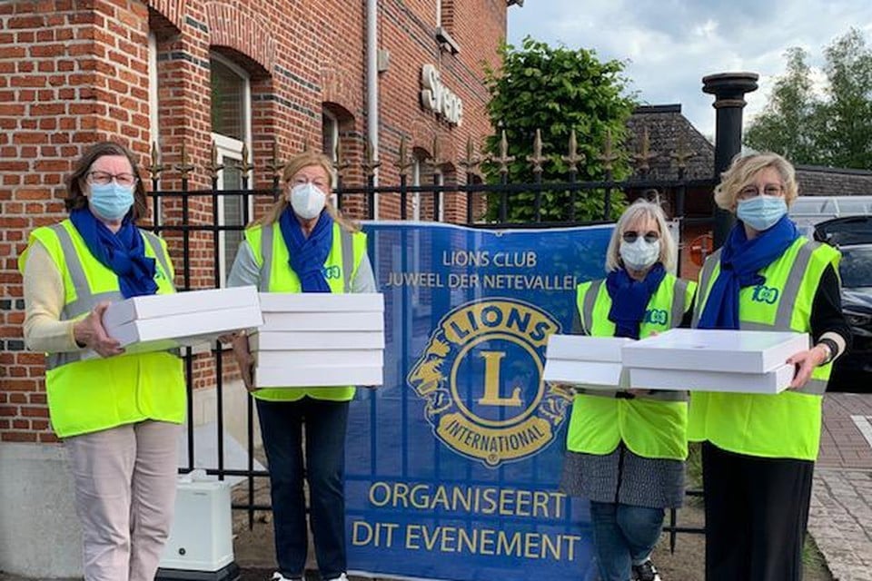 De dames van Lionsclub Juweel der Netevallei zorgden voor 750 moederdagontbijten in hun werkingsgebied. In Heist-op-den-Berg werden er 350 verspreid. 