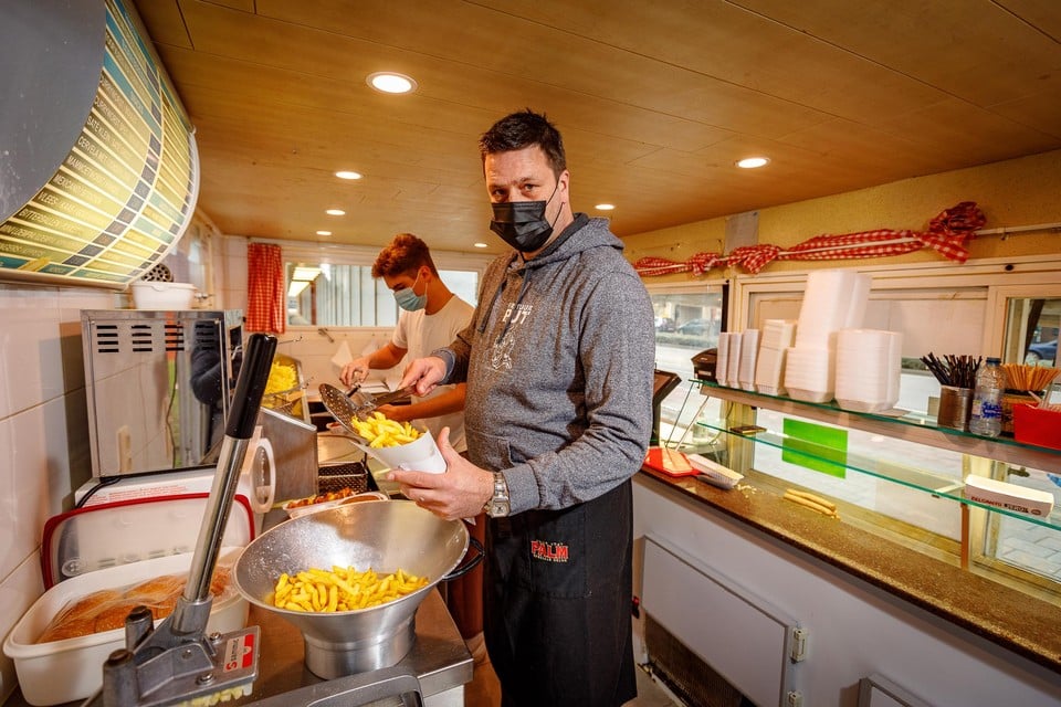 “Ik ben blij dat ik in mijn barak kan blijven, zodat er opnieuw geen stukje van de frietcultuur in ons land verloren gaat”, zegt Gerrit Lekeu.