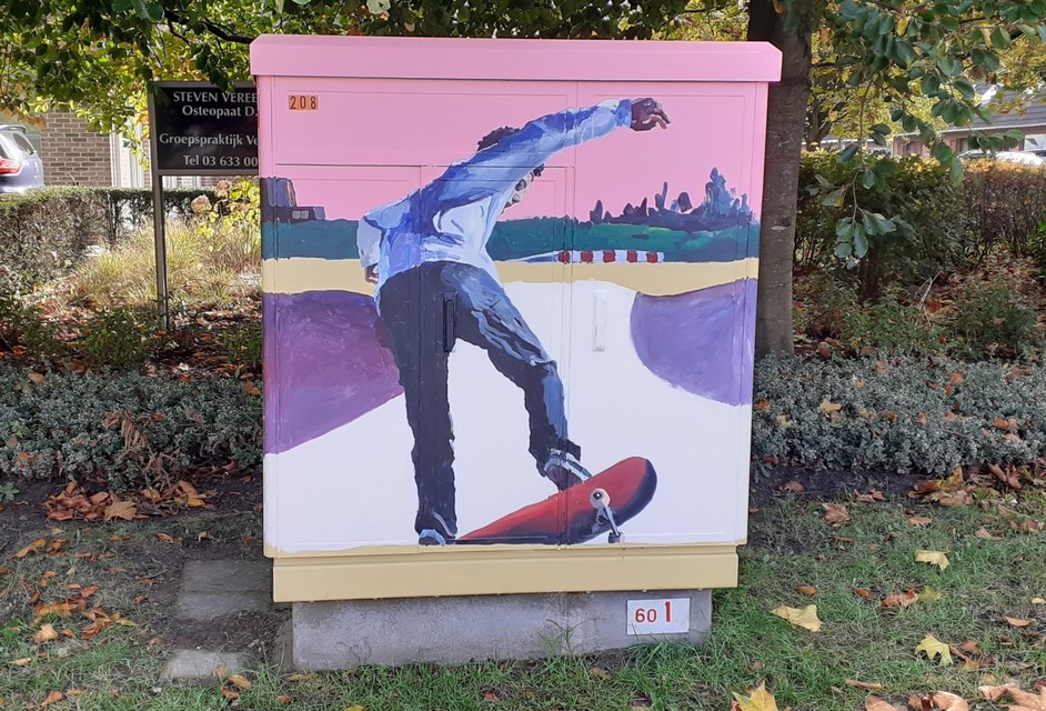 Op de hoek van Bredabaan en Arthur Boelstraat schilderde Valentine Verhaegen een kleurrijk skatepark. 