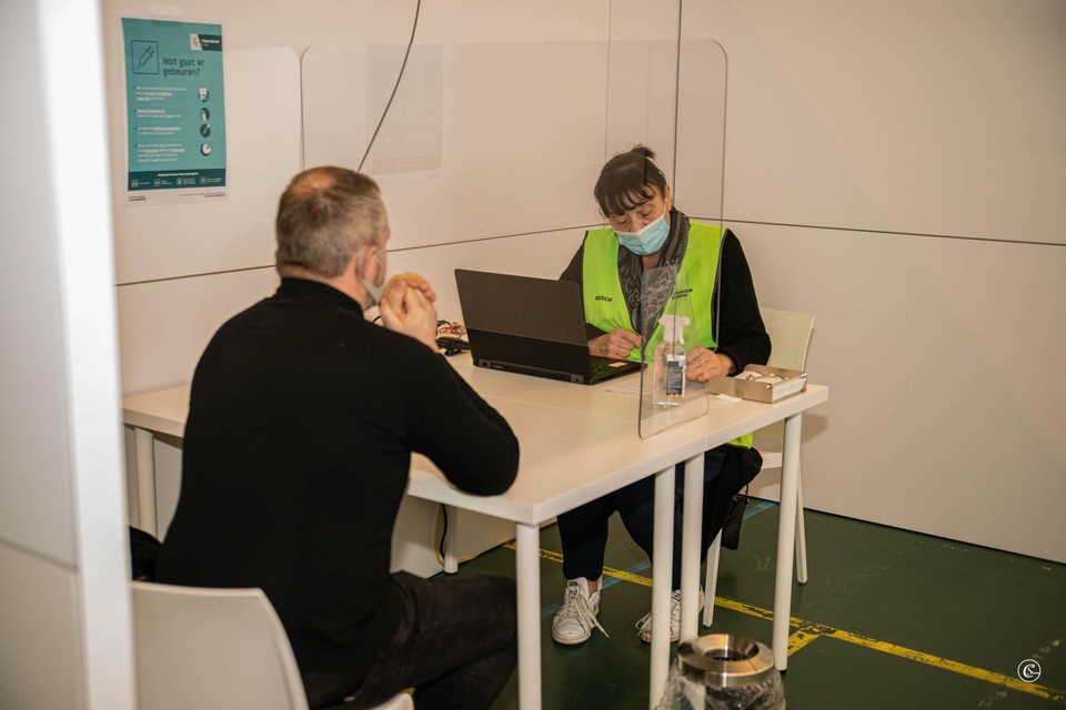 160 zorgverleners kregen zaterdag hun coronavaccin in Malle.