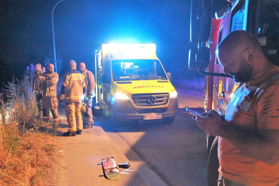 Sven (rechts op de foto) hoorde het ongeval gebeuren en ging meteen kijken wat er gebeurd was. 