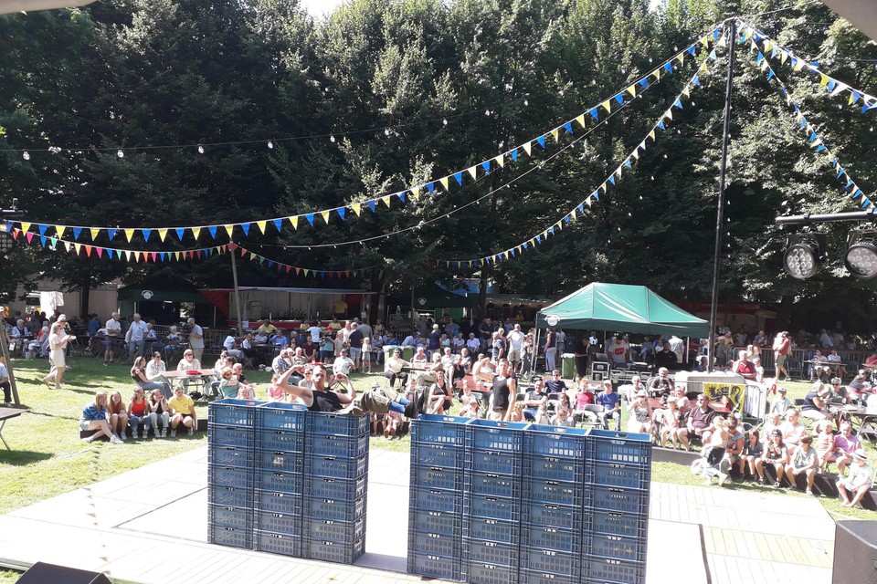 Vorige zomer werd Feeest in het park geïntegreerd in de Vlaamse feestdag 11 juli. Dit jaar verhuist het feest van het Gemeentepark naar De Merel in september.