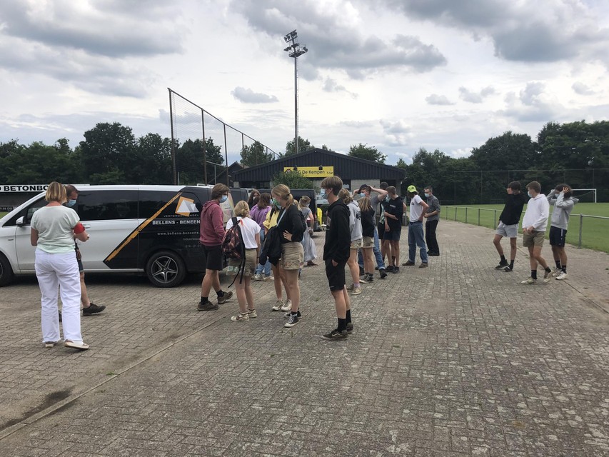 Vier voertuigen zorgden voor het transport.