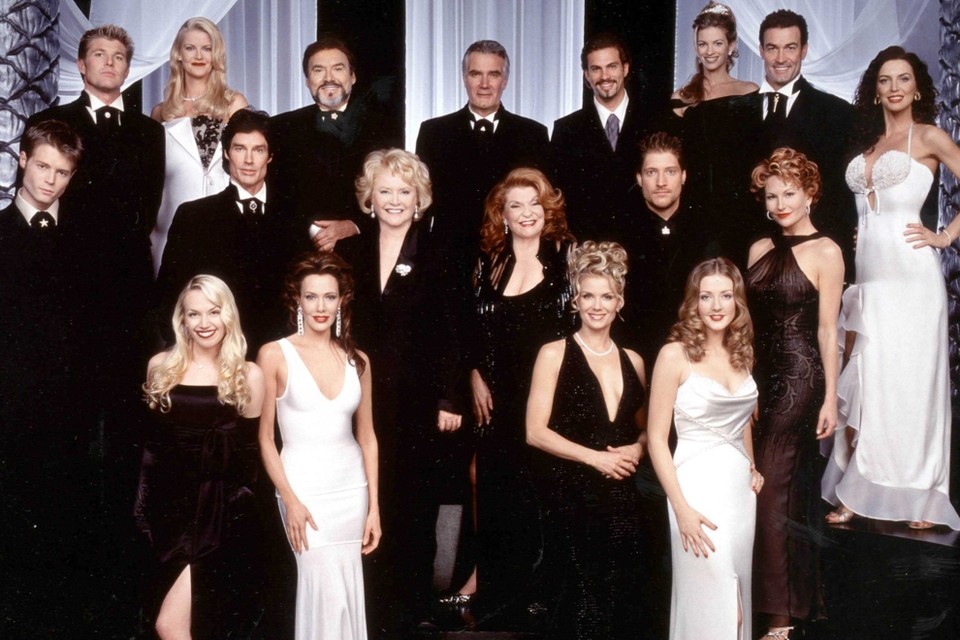 De cast van ‘Mooi en Meedogenloos’ bij de vierduizende aflevering van de soap. 