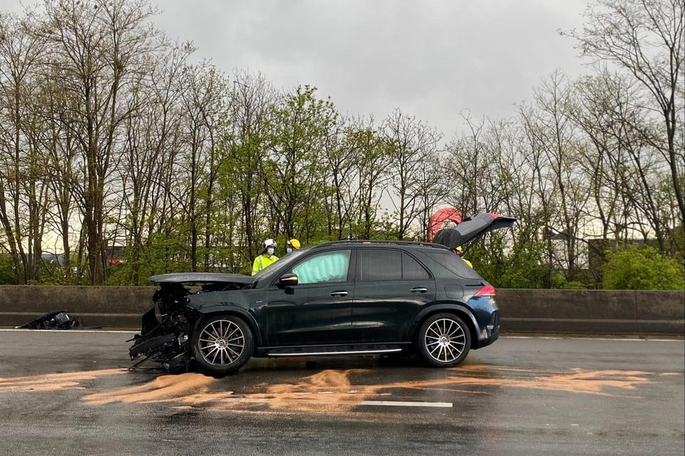 Een automobilist die richting Antwerpen reed, verloor er de controle over zijn stuur op het natte wegdek.