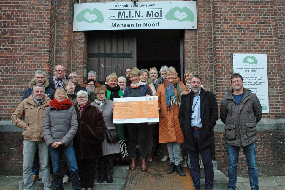 De cheque werd onlangs overhandigd.