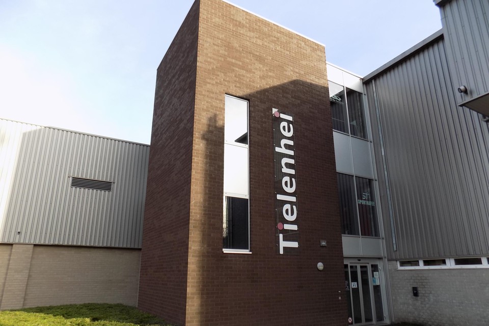 Sporthal Tielenhei in Tielen is samen met een hal van het Logistiek Bataljon in Grobbendonk aangeduid als vaccinatiecentrum voor de Middenkempen.
