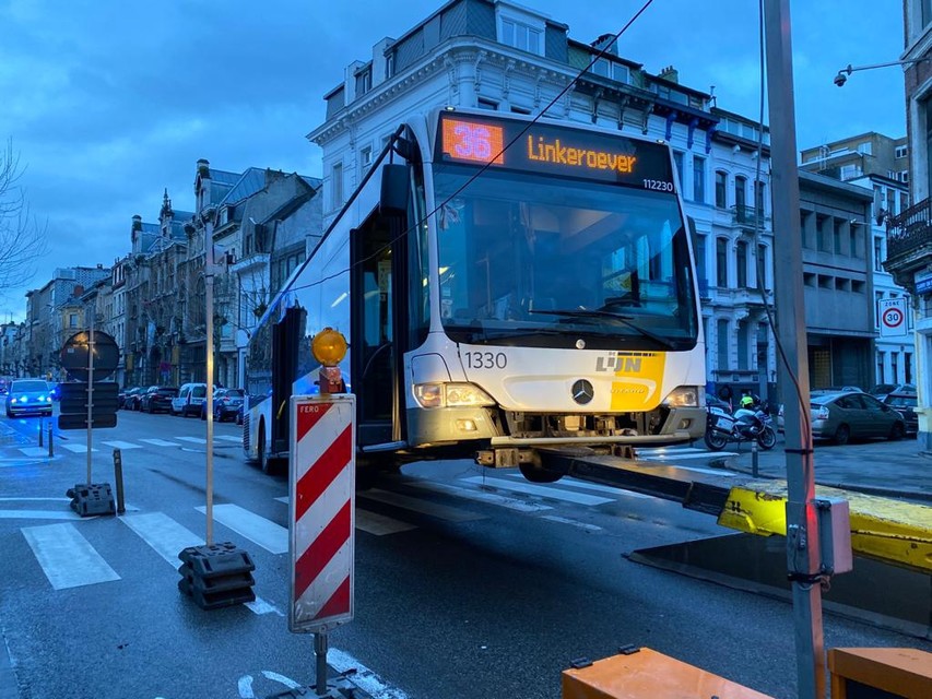 Bus van De Lijn rijdt veel hinder voor verkeer (Antwerpen) Gazet van Antwerpen Mobile