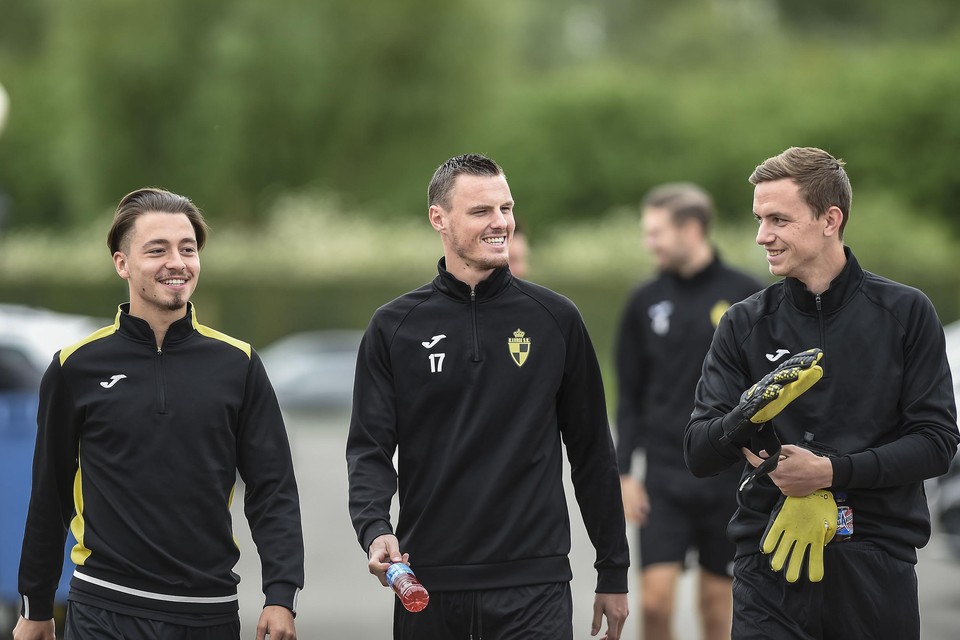 Poelmans (links) in het seizoen 2017/18 met Koen Weuts en Nathan Goris.