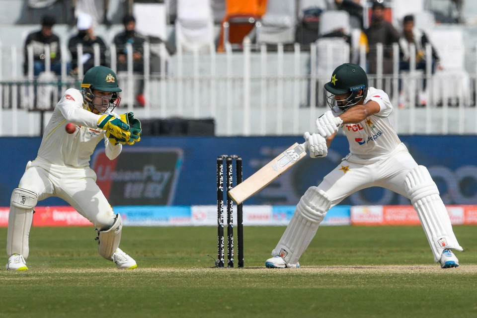 Abdullah Shafique vorig weekend aan slag tijdens de vijfde dag van de eerste testmatch tussen Pakistan en Australia, in Punjab. Cricket is de tweede grootste sport ter wereld. 