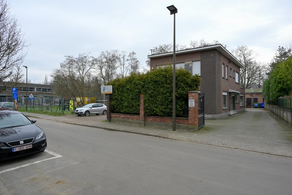 Het bedrijfje ligt vlak bij de school De WEGwijzer en een speeltuin in de Lakenmakersstraat. 