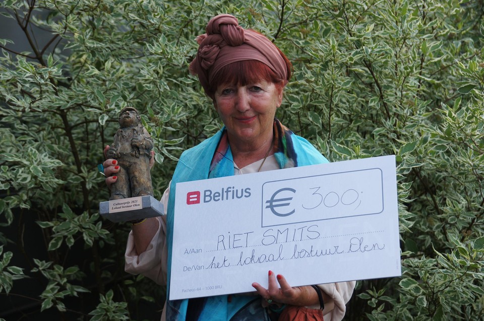Riet is trots op het beeldje