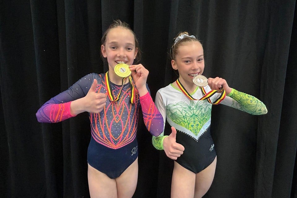 Fleur Koppen (10) en Amélie De Smet (11) wonnen  een gouden en bronzen medaille  op het Belgisch kampioenschap toestelturnen in Brugge.