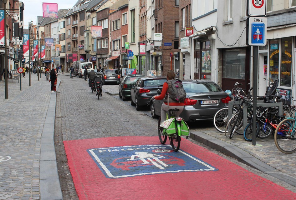 Extra signalisatie moet de fietszone nog beter doen opvallen.
