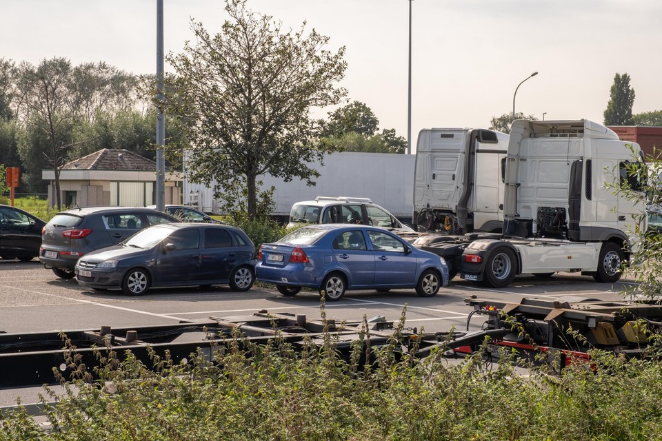 Een politiepatrouille zag hoe de drugsdeal werd afgehandeld in een auto die net de carpoolparking was opgedraaid