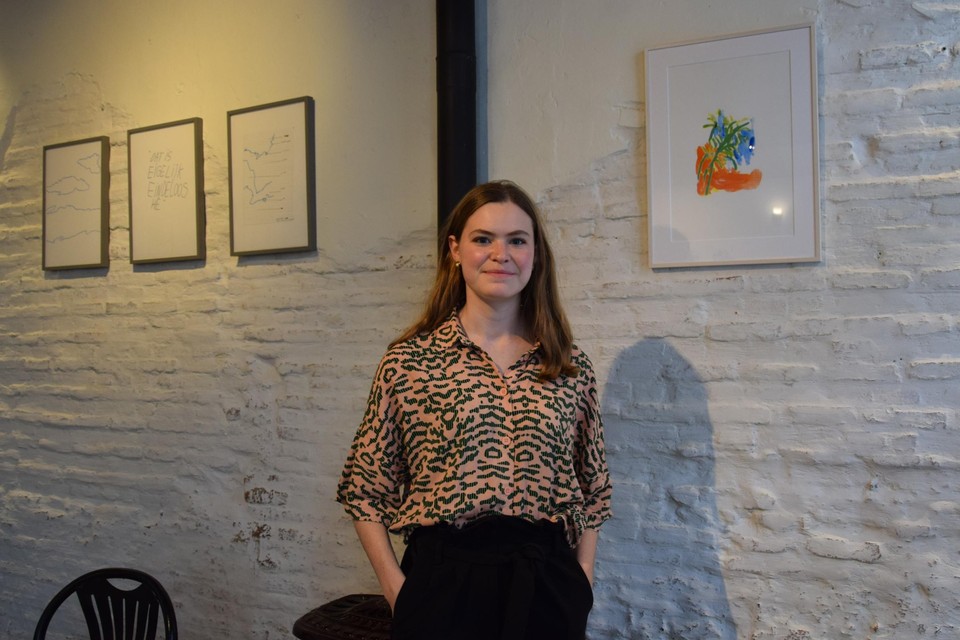 Lisa Van Raemdonck op haar eerste expo in Sint-Niklaas.