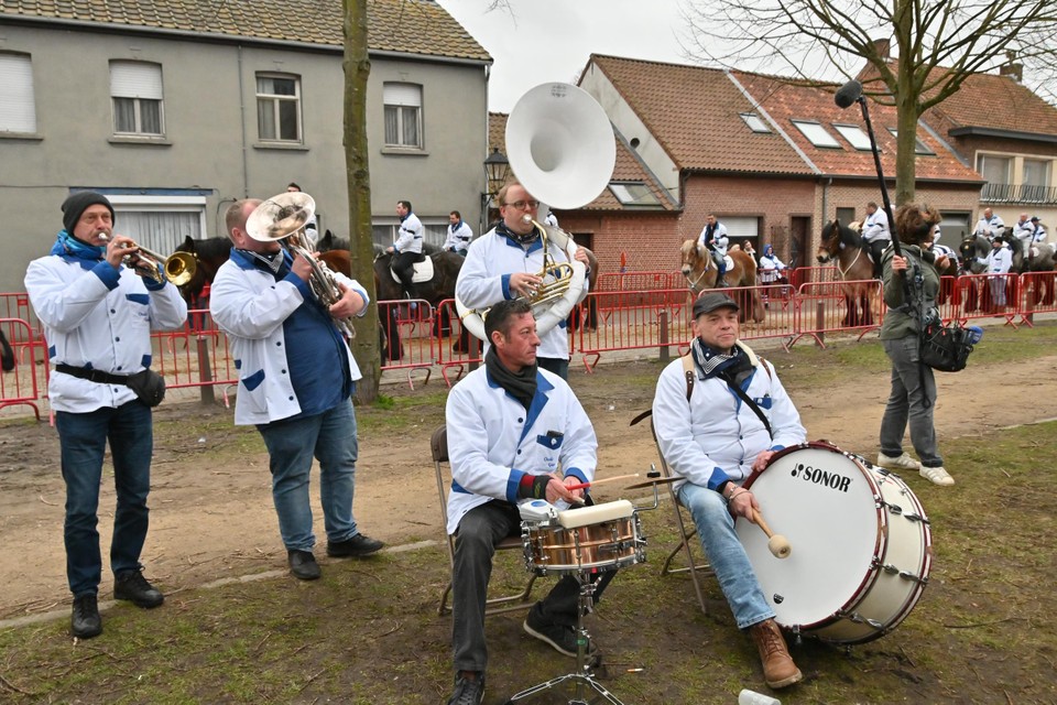 Volksfeest met gepaste muziek.
