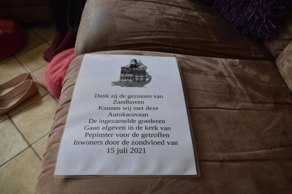 Deze bordjes zullen op de hulpkaravaan hangen zaterdag.