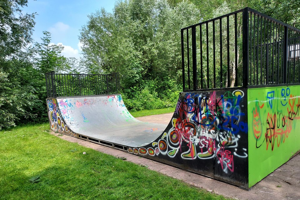 Sinds maandag staat er een skateramp op het speelpleintje in de Herenboslaan in Koningshooikt.