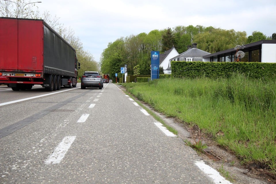 Het fietspad langs de Provinciesteenweg.