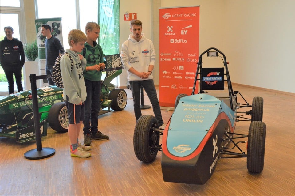 Op het Formula Student Festival kan je de racewagens bewonderen. 