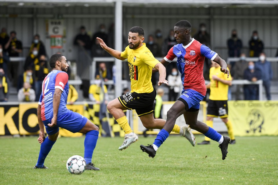 Zijn laatste goal maakte Andy Van Hoof (rechts) bij het begin van afgelopen seizoen uitgerekend tegen Berchem.