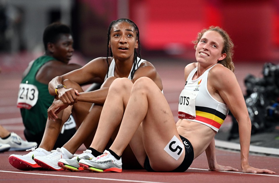 Thiam weet al dat ze goud binnen heeft, maar supportert nog met Vidts voor brons. De Vilvoordse ziet de bui al hangen.